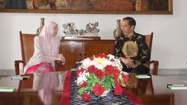 Presiden Jokowi terima Wakil PM Malaysia, Dr Azizah di Istana Bogor, Selasa (9/10/2018). (Foto: Yudhistira Amran Saleh/kumparan)
