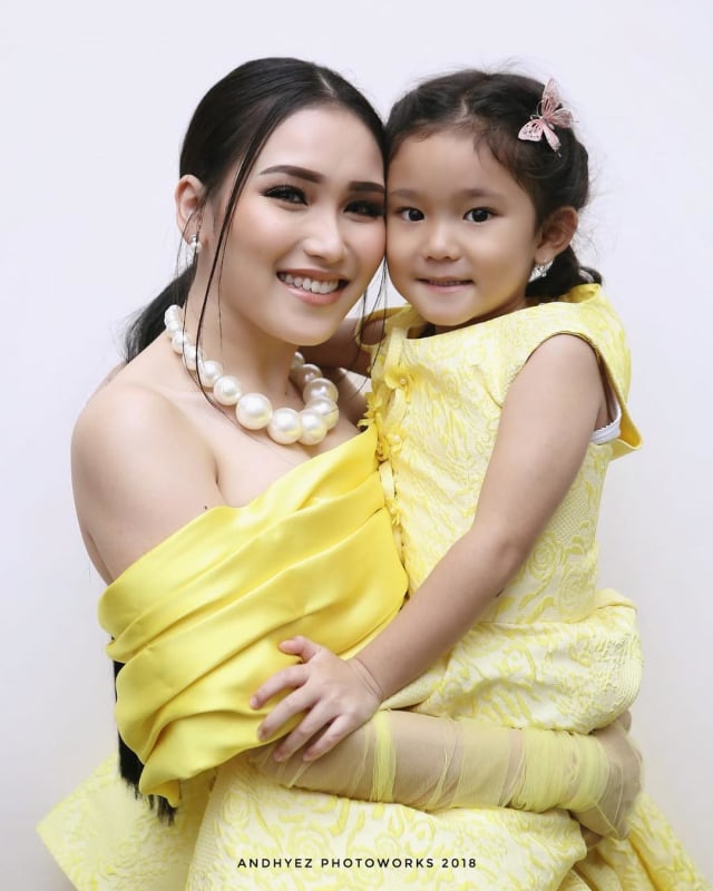 Berita Terkini: Hebat, Anak Ayu Ting Ting Hafal Ayat Kursi di Usia Balita