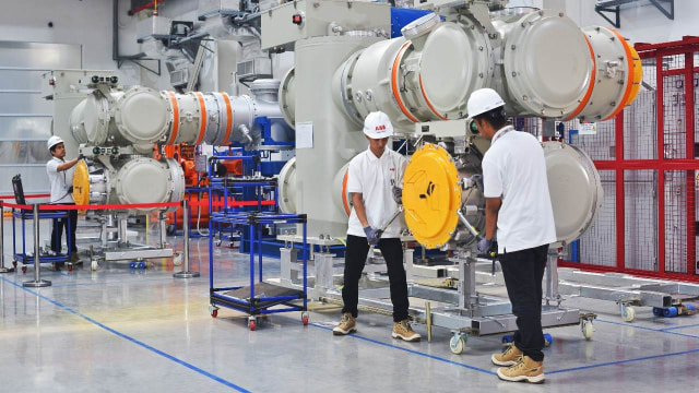 Pabrik kelistrikan milik PT ABB Sakti Industri di Tangerang. (Foto: Abdul Latif/kumparan)