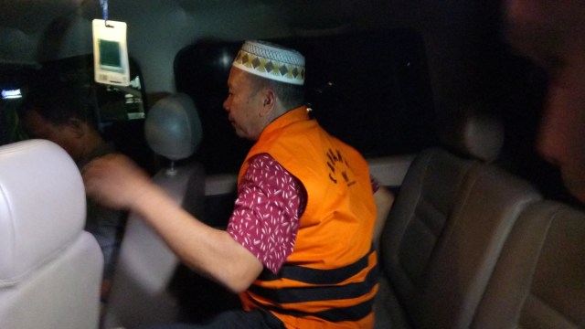 Thamrin Ritonga ditahan KPK usai ditetapkan sebagai tersangka dalam kasus suap Bupati Labuhanbatu, Selasa (9/10/2018). (Foto: Aprilandika Pratama/kumparan)