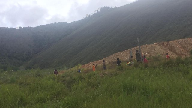 Kondisi Jalan dan Masyarakat Kawasan Pegunungan Arfak Papua Barat. (Foto: Nurul Nur Azizah/kumparan)