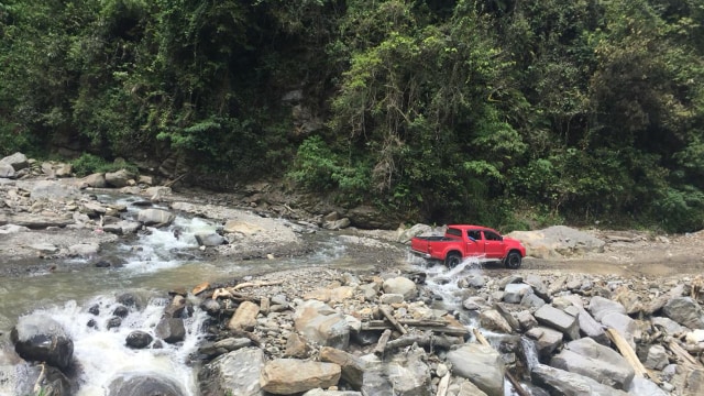 Kondisi Jalan dan Masyarakat Kawasan Pegunungan Arfak Papua Barat. (Foto: Nurul Nur Azizah/kumparan)