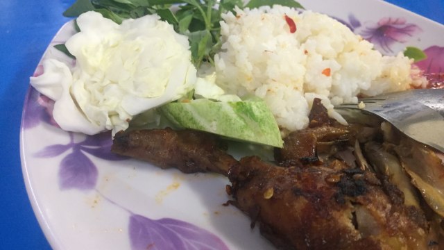 Nasi ayam di Foodcourt Pacific Place Mall, Jakarta.  (Foto: Elsa Olivia Karina L Toruan/kumparan)