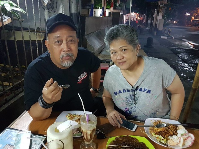 7 Potret Manis Indro Warkop dengan Sang Istri (7)