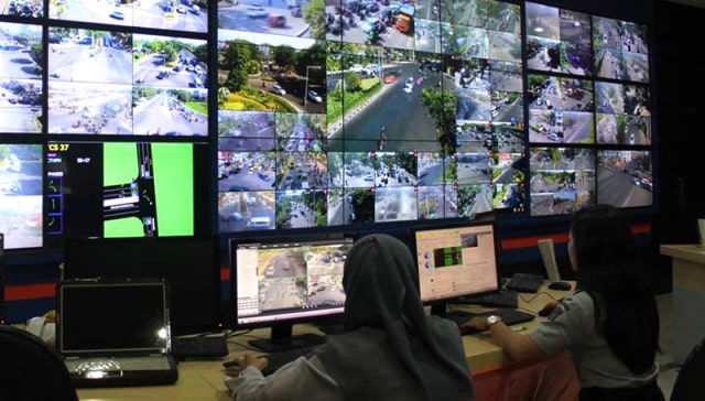 CCTV Surabaya bisa deteksi wajah orang, Rabu (10/10/2018). (Foto: Dok. diskominfo CCTV)