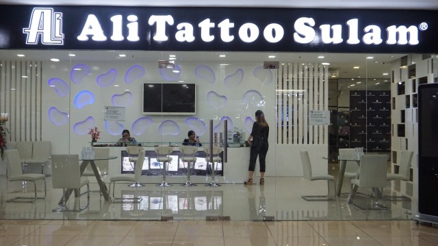 Suasana Ali Tattoo Sulam (Foto: Iqbal Firdaus/kumparan)