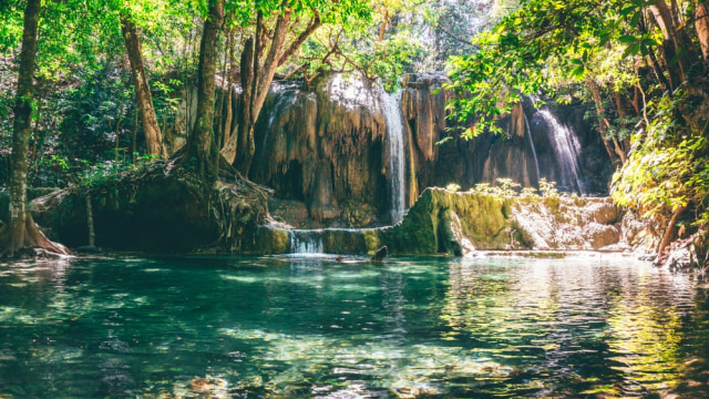 Air Terjun Mata Jitu yang disambangi Lady Diana di Pulau Moyo (Foto: Shutter Stock)