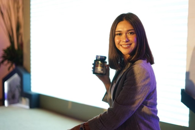 Nana Mirdad konsumsi madu manuka (Foto: dok.istimewa)