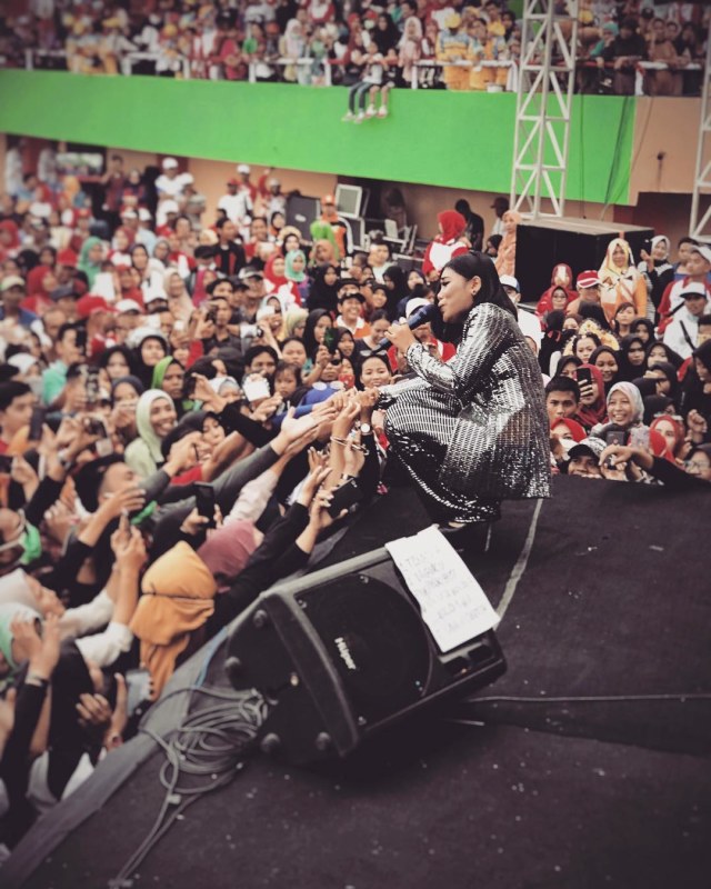 5 Fakta Seputar Evi Masamba, Pedangdut yang Akan Segera Menikah (2)