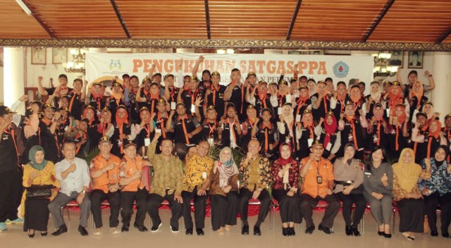 100 Orang Dikukuhkan Menjadi Satgas Perlindungan Perempuan dan Anak