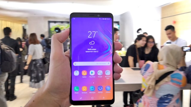 Smartphone Samsung Galaxy A9 (2018). (Foto: Bianda Ludwianto/kumparan)