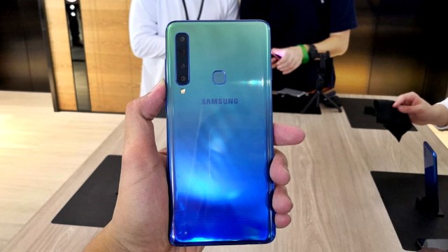 Smartphone Samsung Galaxy A9 (2018). (Foto: Bianda Ludwianto/kumparan)