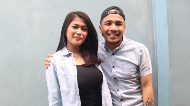 Ovy Dua Serigala dan Suami
 (Foto: Munady Widjaja)