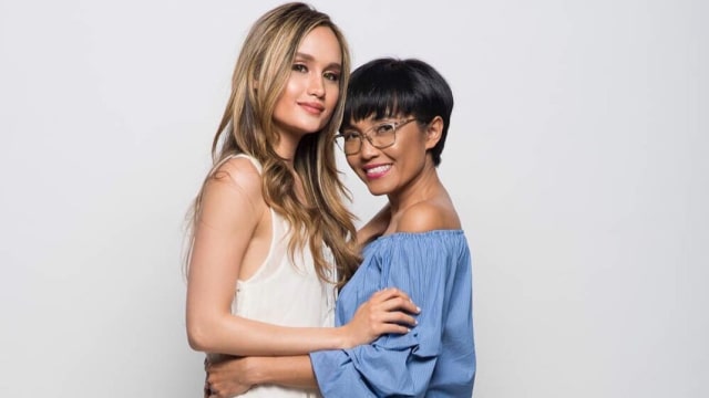 Cinta Laura dan sang ibu, Herdina Kiehl. (Foto: Instagram @claurakiehl)