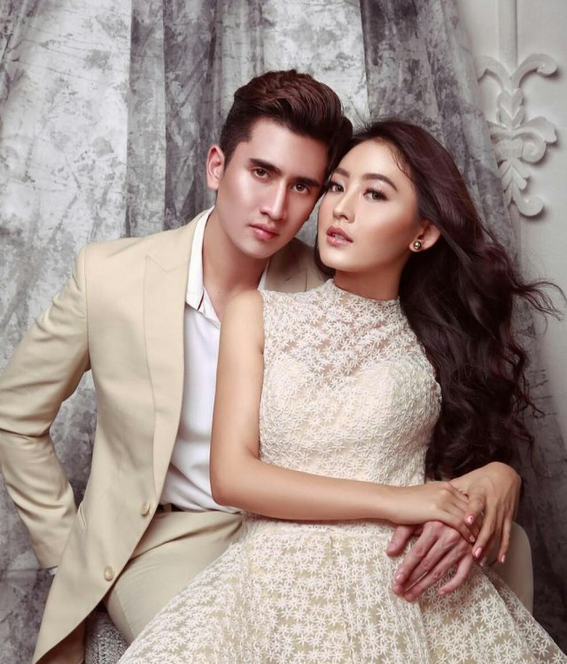 7 Potret Mesra Selebriti dengan Sang Kekasih (1)