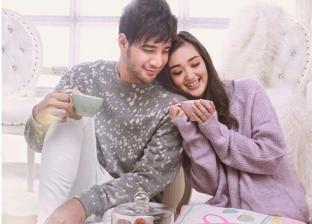 7 Potret Mesra Selebriti dengan Sang Kekasih (5)