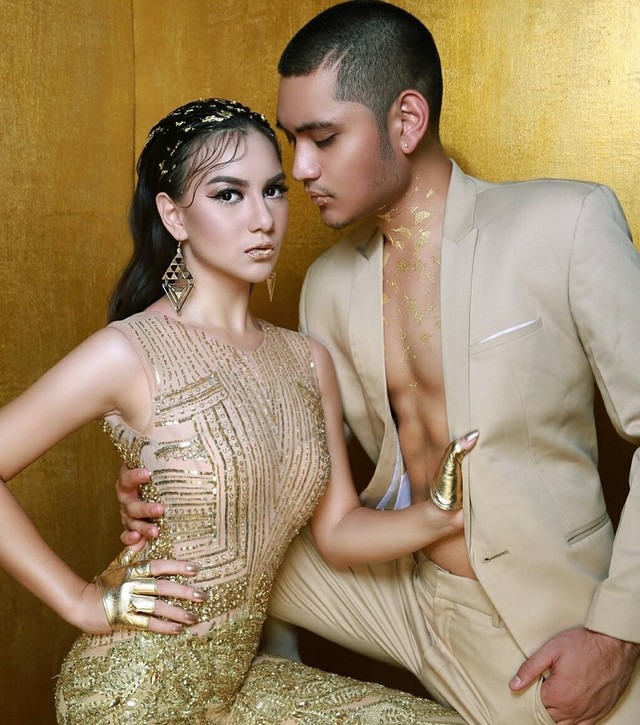 7 Potret Mesra Selebriti dengan Sang Kekasih (7)