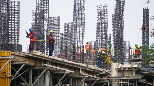 Proyek pembangunan tower untuk program rumah DP Rp 0 Klapa Village di Pondok Kelapa, Jakarta Timur (Foto: Iqbal Firdaus/kumparan)