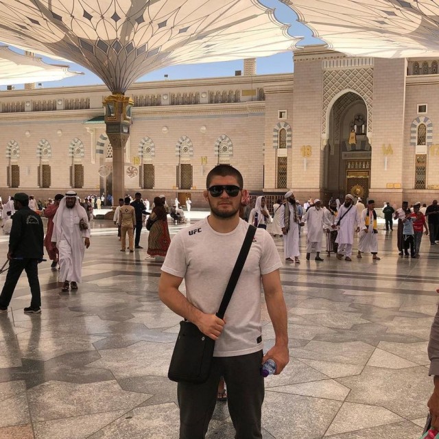 5 Bukti Ketaatan Khabib Nurmagomedov Terhadap Agama Islam  (1)