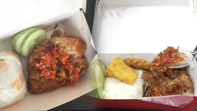 Geprek Bensu Vs Ayam Jerit by Titi Kamal.
 (Foto: dok. Safira Maharani/ kumparan.com)