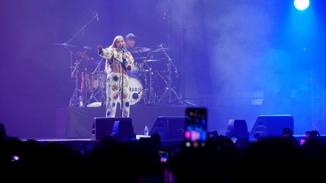 Penampilan Anne Marie di Spotify on Stage (Foto: Fanny Kusumawardhani/kumparan)