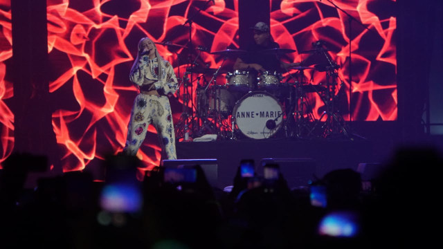 Penampilan Anne Marie di Spotify on Stage (Foto: Fanny Kusumawardhani/kumparan)