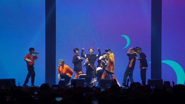 Stray Kids di Spotify on Stage. (Foto: Fanny Kusumawardhani/kumparan)