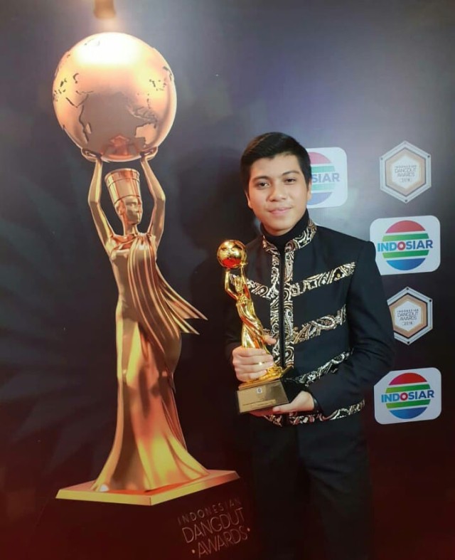 7 Artis yang Menyabet Penghargaan Indonesian Dangdut Award 2018 (4)