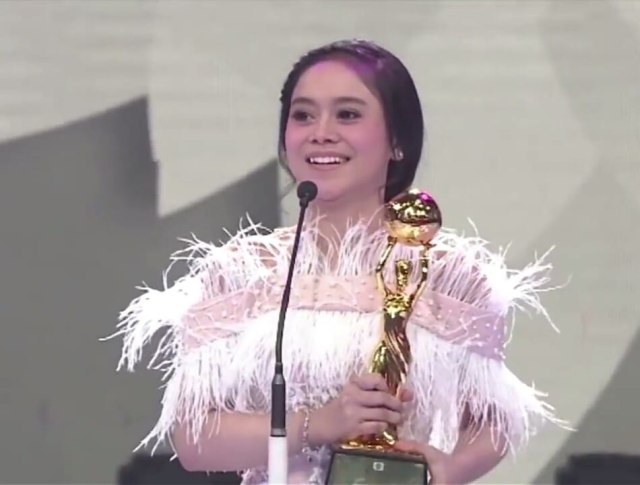 7 Artis yang Menyabet Penghargaan Indonesian Dangdut Award 2018 (6)