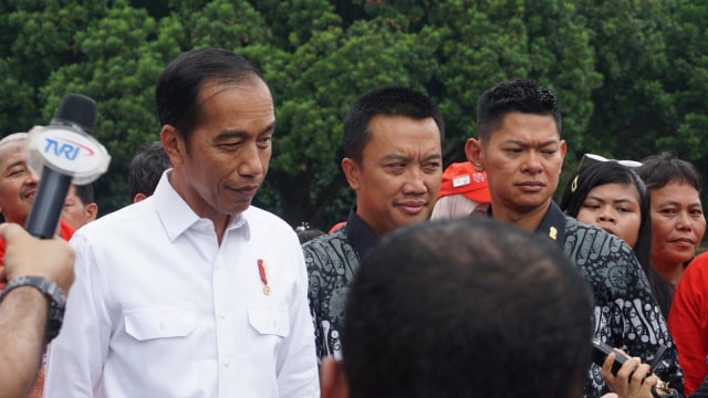 Jokwi (kiri) dan Imam Nahrawi (kanan) di Istana Bogor. Foto: Yudhistira Amran Saleh/kumparan