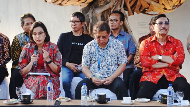Menteri Keuangan Sri Mulyani (kiri), Menteri Komunikasi dan Informatika Rudiantara (tengah), Menteri Koordinator Kemaritiman Luhut Binsar Panjaitan (kanan) di Press Briefing IMF-WBG 2018, Sabtu (13/10/2018). (Foto: Helmi Afandi Abdullah/kumparan)
