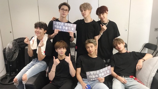 BTS (Foto:  Twitter/@bts_bighit)
