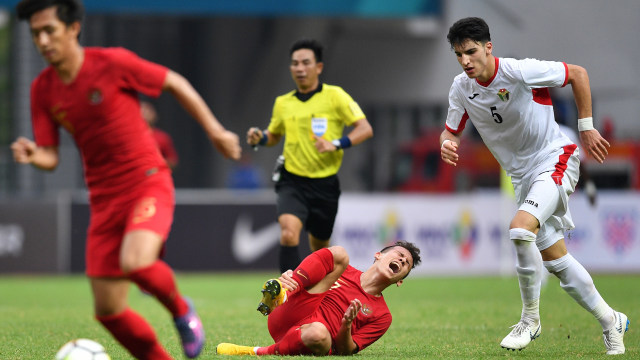 Egy Maulana Vikri cedera di laga Timnas U-19 vs Yordania. (Foto: ANTARA FOTO/Sigid Kurniawan/kye/18.)