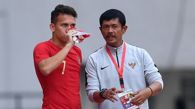 Indra Sjafri dan Egy Maulana Vikri di laga Timnas U-19 vs Yordania. (Foto: ANTARA FOTO/Sigid Kurniawan/kye/18.)