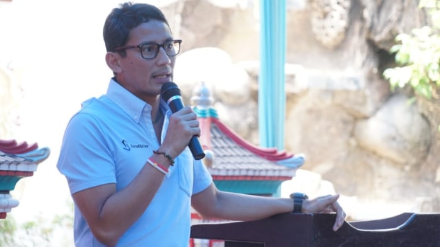 Sandiaga Uno menemui peternak ayam di Ciamis (Foto: Dok. Tim Media Sandi)