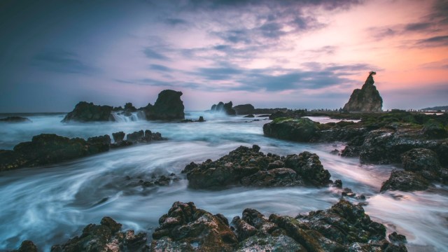 Sunset di Pantai Tanjung Layar, Sawarna, di Lebak Foto: Flickr/Shutter Stock