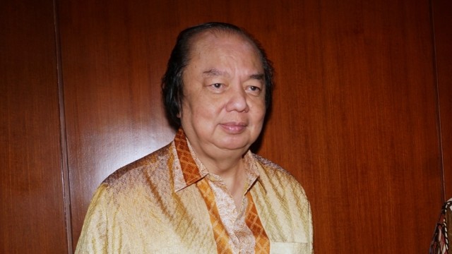 Pengusaha Dato Sri Tahir saat memberikan keterangan pers usai menukarkan dolarnya ke rupiah di Gedung Bank Indonesia, Jakarta, Senin (15/10/2018). Foto: Fanny Kusumawardhani/kumparan