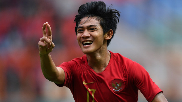 Pesepak bola Timnas Indonesia U19 Firza Andika melakukan selebrasi. Foto: ANTARA FOTO/Sigid Kurniawan