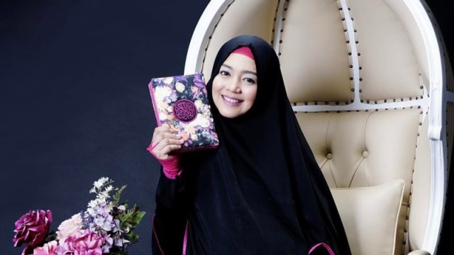 Sudah Bertunangan, 7 Artis Indonesia Ini Batal Menikah (3)