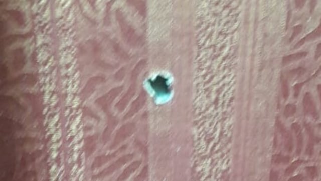 Bekas peluru yang tembus di salah satu tembok di DPR. (Foto: Istimewa)