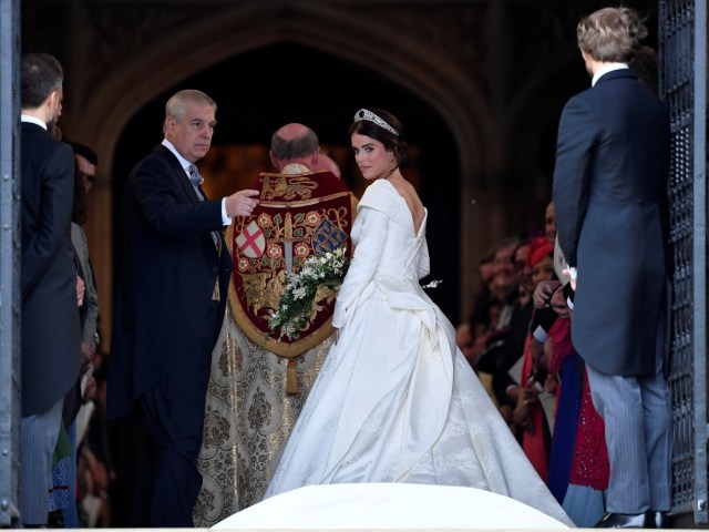 Putri Eugenie dan Pangeran Andrew (Foto: Toby Melville/REUTERS)