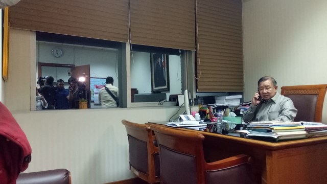 Suasana lokasi penembakan di ruangan Wenny Warrouw. (Foto: Rian/kumparan)