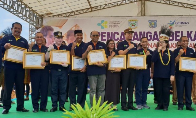 Lampaui Target Imunisasi Measles Rubella , Klungkung Dapat Penghargaan Menkes