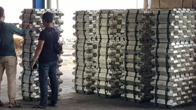 Barang bukti Smelter Timah Ilegal di Bangka Belitung, Selasa (16/10/2018). (Foto: Dok. Baresrkrim Polri)
