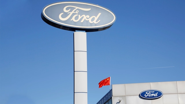Ilustrasi dealer mobil Ford. Foto: REUTERS / Thomas Peter