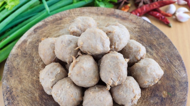 Tips pilih bakso yang sehat untuk keluarga Foto: Shutterstock