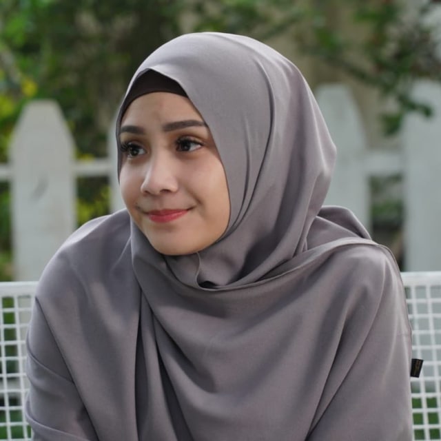 Berita Terkini: Bukan Raffi Ahmad, Nagita Slavina Berhijab di Sisi Pria Ini
