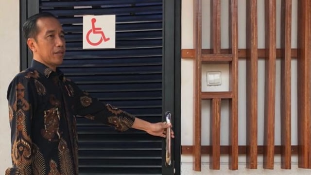 Presiden Jokowi tinjau fasilitas difabel di Gelora Bung Karno, Jakarta, Selasa (1610). (Foto: Dok. Biro Pers Setpres)