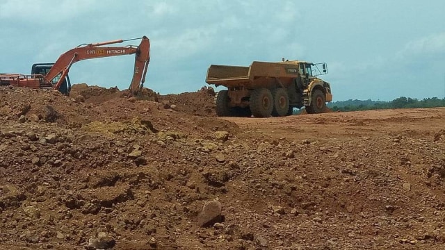 Tambang bauksit Antam di Tayan. (Foto: Michael Agustinus/kumparan)