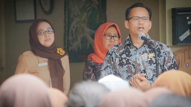 Ketua Bawaslu DKI Jakarta, Muhammad Jufri memberikan pengarahan kepada siswa SMAN 87 Jakarta Selatan, Rabu (17/10/2018) (Foto: Jamal Ramadhan/kumparan)